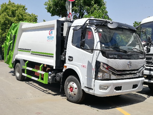 8立方東風D7壓縮式垃圾車